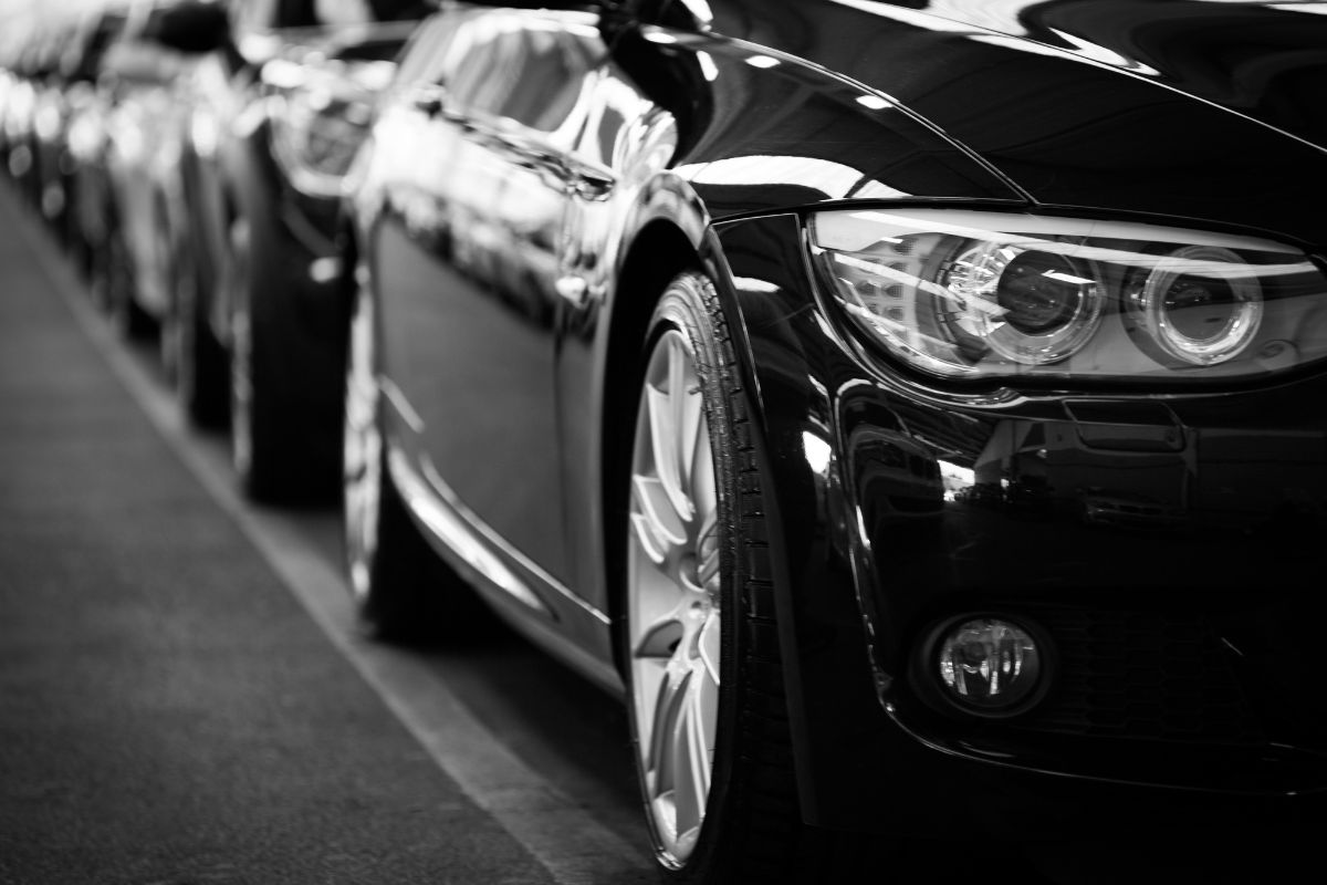 A Revolução Elétrica: Como a BMW e Audi Redefinem a Mobilidade Sustentável no Brasil