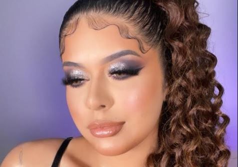 Com mais de 600 mil seguidores no Instagram, Thaísa Costa colhe frutos de uma vasta trajetória na maquiagem.