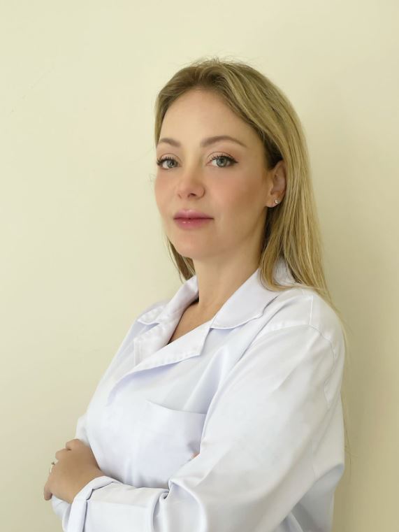A cardiologista Flávia Verocai agora é a coordenadora da Unidade CardioIntensiva e responsável clínica pelo Centro Cardiovascular do Hospital São Lucas – Rede DASA, que fica no Shopping da Gávea.