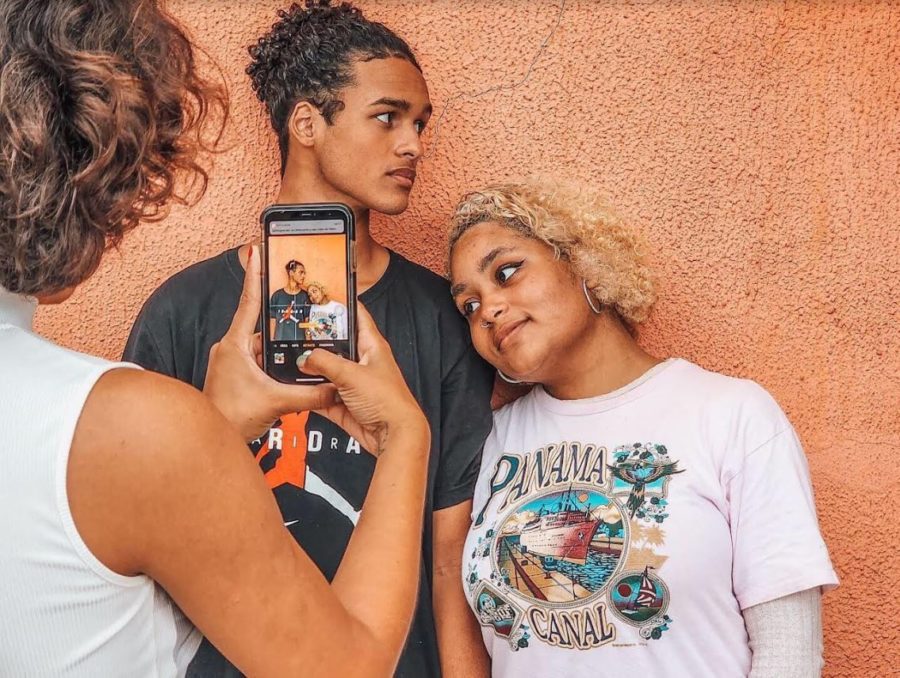 Em sua terceira edição, ação traz a Mobigrafia, ou seja, fotografias feitas a partir de aparelhos celulares, como ferramenta de apoio ao crescimento profissional, além de exposição na Biblioteca Parque Rocinha C4.