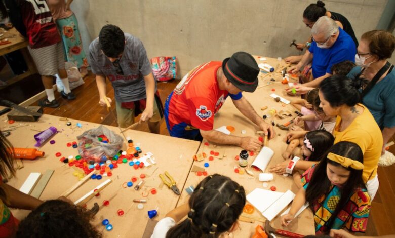 Getúlio Damado traz oficina de brinquedos de sucata para o Museu do Pontal