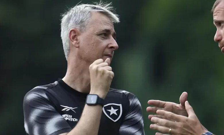 Luiz Henrique é substituído em jogo do Botafogo e situação acaba preocupando torcedor