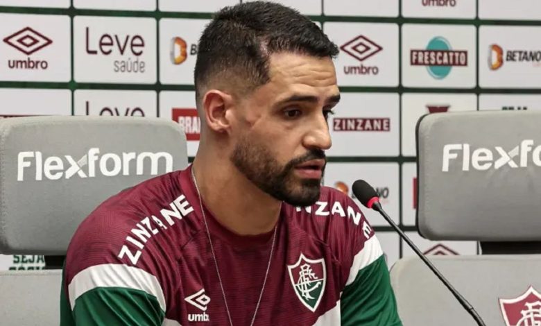 Renato Augusto manda a real sobre tudo que pensa de Fernando Diniz no Fluminense