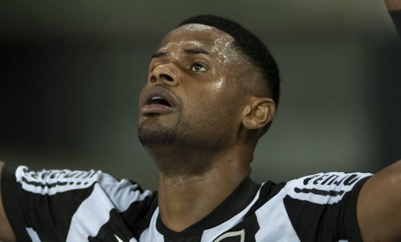 Botafogo esquece Carioca e aproveita boa fase de Junior Santos na Copa Libertadores