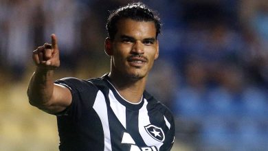 Corinthians abre conversa e Botafogo pode trocar Danilo Barbosa por atacante cobiçado por Textor