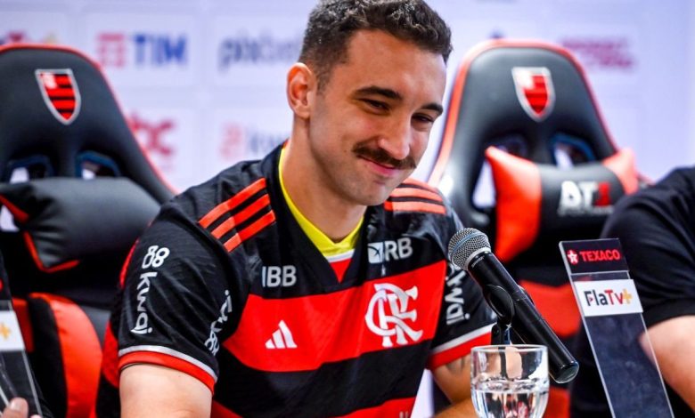Diniz cita Léo Ortiz sobre diferença de estratégia entre Fluminense e Flamengo: “Não reluto de fazer”