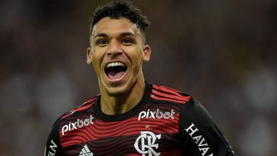 Flamengo aceitar vender Victor Hugo e Wesley, mas busca por substitutos no mercado