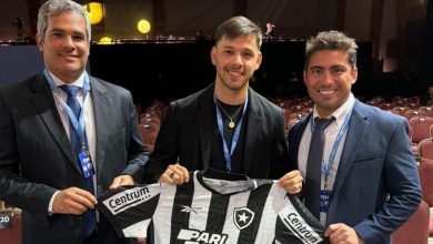 Recém contratado pelo Botafogo, Óscar Romero recebe a camisa 7 de Garrincha