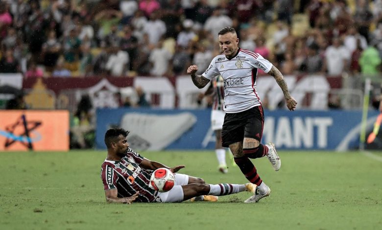 Thiago Santos deixa torcida do Fluminense brava com expulsão no Fla x Flu