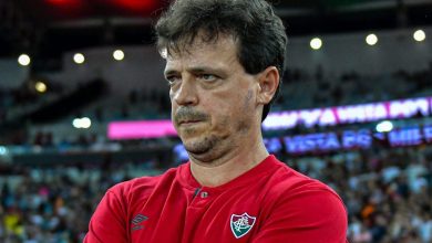 Fernando Diniz é única esperança de John Kennedy no Fluminense; entenda plano do treinador