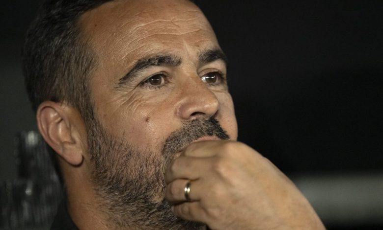 Artur Jorge reclama da demora do VAR em vitória do Botafogo