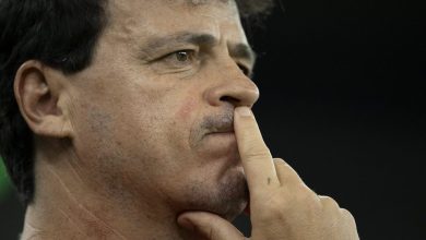 Durante coletiva Fernando Diniz justificou improvisações no Fluminense após protestos