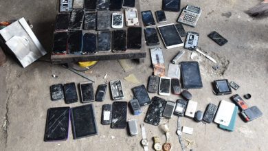 Em operação com a PM, Seop apreende 44 celulares e revólver em ferros-velhos clandestinos, na Zona Norte - Prefeitura da Cidade do Rio de Janeiro