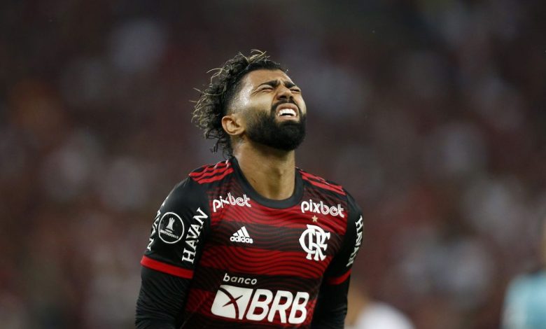 Gabigol é ‘detonado’ por ex-capitão do Flamengo por polêmica vestindo a camisa do Corinthians: "Burrice"