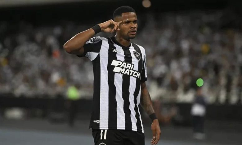 Júnior Santos tem atuação bastante criticada em empate sem gols do Botafogo na Libertadores