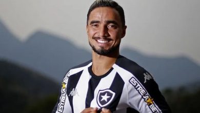 Rafael mostra o joelho após cirurgia e tempo para retorno aos gramados preocupa o Botafogo