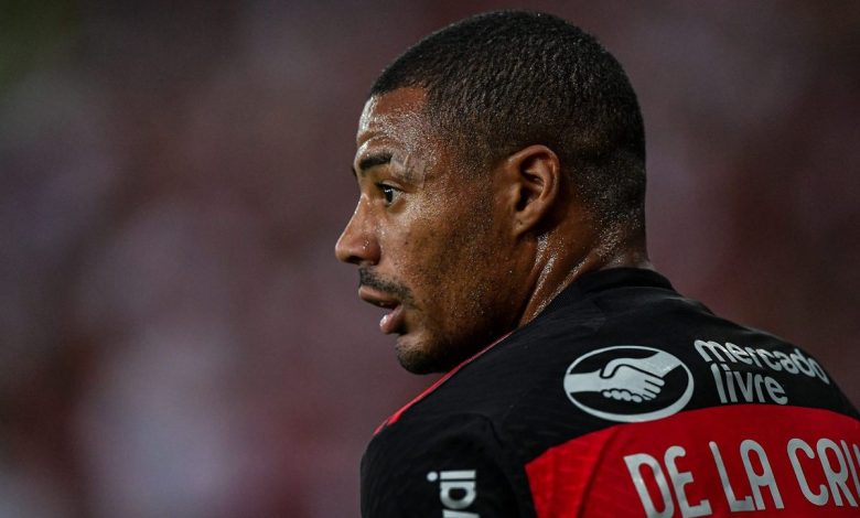 Tite se preocupa com condição física de De La Cruz no Flamengo