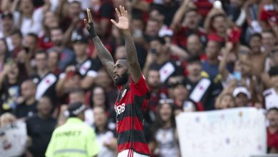 Torcida do Vasco não esquece do Flamengo em São Januário e canta: “Sábado é guerra”