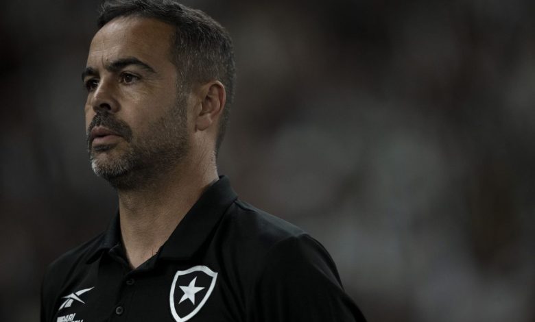 Botafogo defende vantagem nos duelos diretos contra o Criciúma