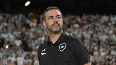 Botafogo deixa zagueiro de lado e põe prioridade em chegada de meia