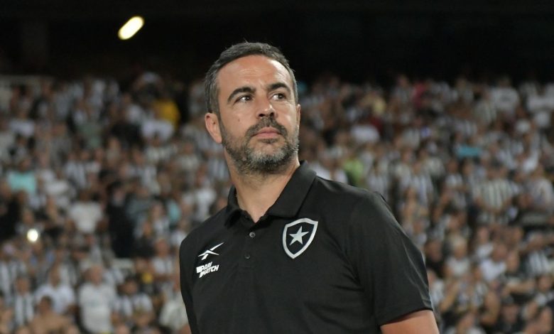 Botafogo deixa zagueiro de lado e põe prioridade em chegada de meia