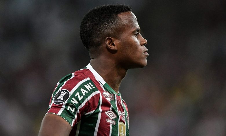 Com gol marcado pela Seleção, Fluminense se rende a Arias: “Gigante!”