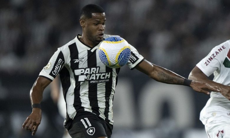 Em grande fase, Júnior Santos perde gol incrível em Botafogo x Fluminense 