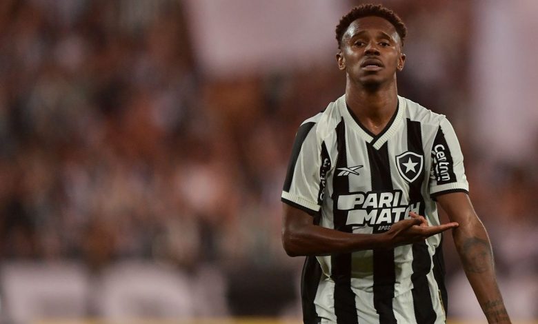 Emprestado ao Botafogo, Jeffinho pode ficar até um mês longe dos gramados
