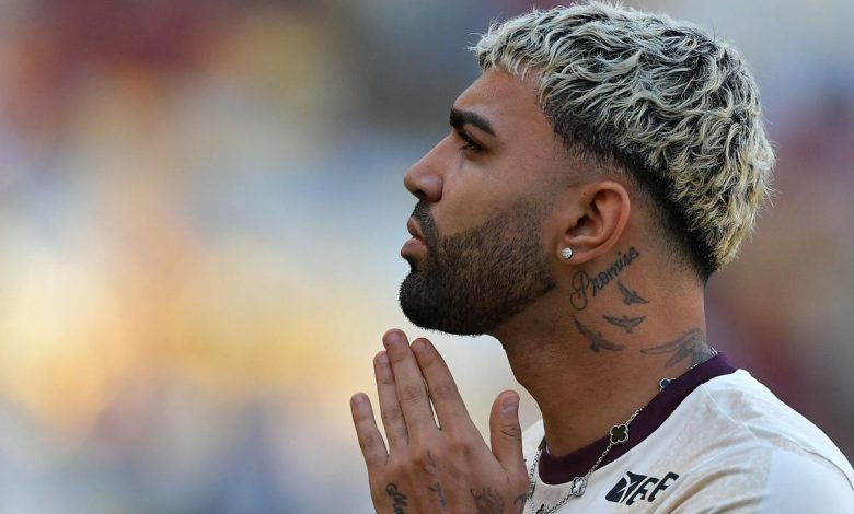 Gabigol agradece a Tite no vestiário sobre cuidado em retorno após polêmica