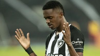Jeffinho, do Botafogo, registra boletim de ocorrência contra o Resende, seu ex-clube