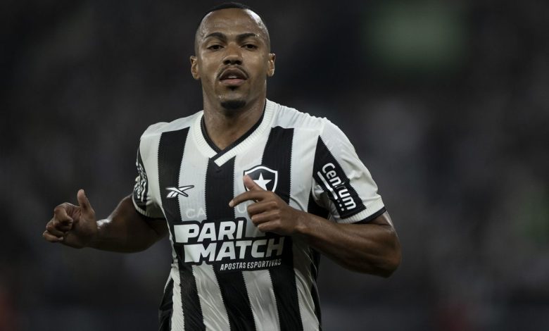 Marlon Freitas ganha prestígio enquanto negocia renovação no Botafogo