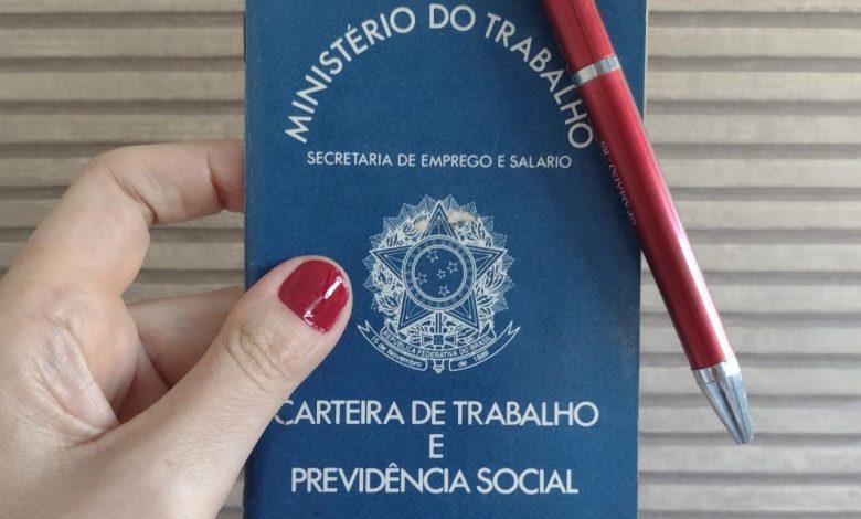 carteira de trabalho emprego - Divulgação / Prefeitura do Rio