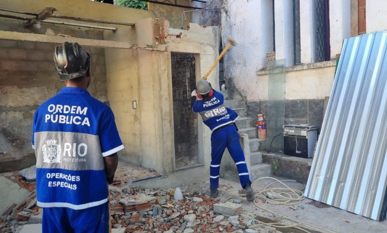 Seop realiza demolição de puxadinho irregular em Copacabana - Prefeitura da Cidade do Rio de Janeiro