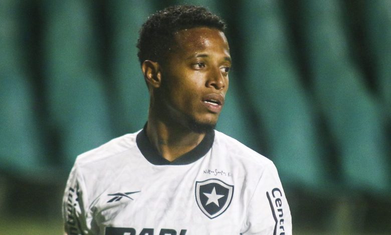 Tchê Tchê destaca evolução na carreira até chegada no Botafogo