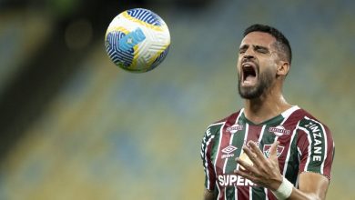 Torcida do Fluminense critica o desempenho de Renato Augusto