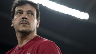 Torcida do Fluminense pede sair de Fernando Diniz