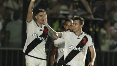 Vegetti marca no fim e salva o Vasco de derrota para o Botafogo