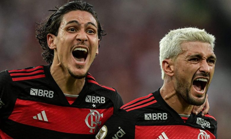 Arrascaeta brilha, Flamengo vence Atlético-GO e vira líder do Brasileirão