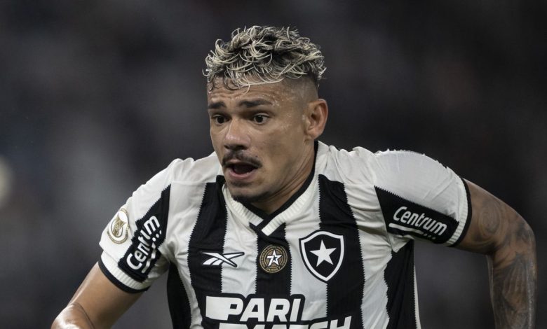 Botafogo aposta em mudanças táticas para suprir ausência de Tiquinho