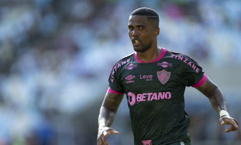 Douglas Costa pode reencontrar o Fluminense no Mundial de 2025