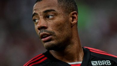 Flamengo quer Maximiliano Araújo para jogar com De La Cruz