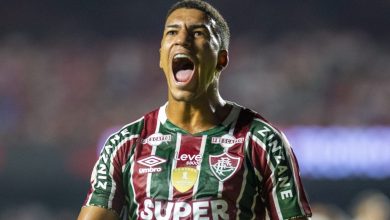 Kauã Elias é exaltado pela torcida do Fluminense