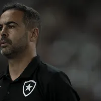 Reformulação no Botafogo: Empresário de atacante confirma proposta e saída depende de Artur Jorge