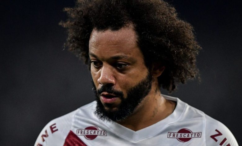 Marcelo deve ser poupado por Mano em Fluminense X Palmeiras