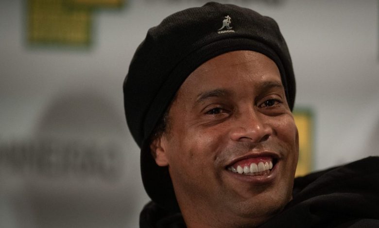 Novo patrocinador do Vasco é R10 Score, de Ronaldinho Gaúcho