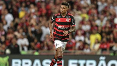 Tite é informado sobre tratamento intensivo de Bruno Henrique no Flamengo
