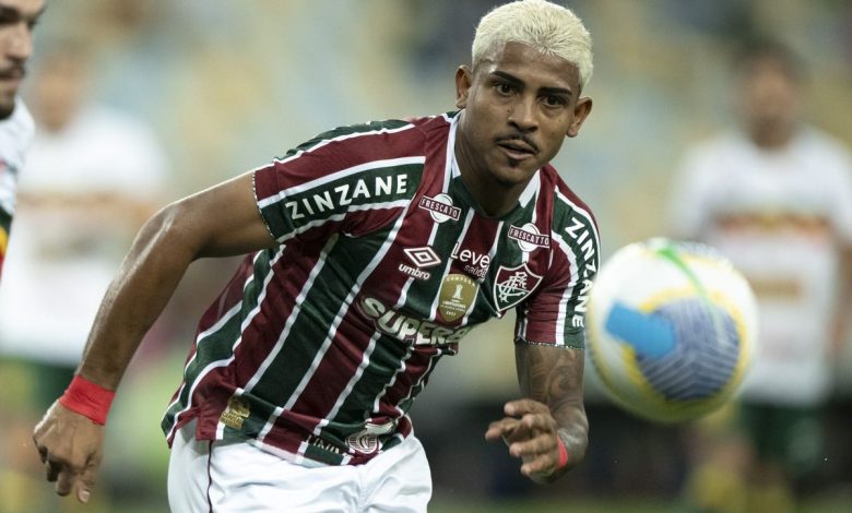 Torcida do Fluminense critica John Kennedy após derrota