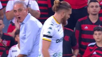 Transmissão flagra bronca de Tite em Pitta em empate do Flamengo: "Cai toda hora"