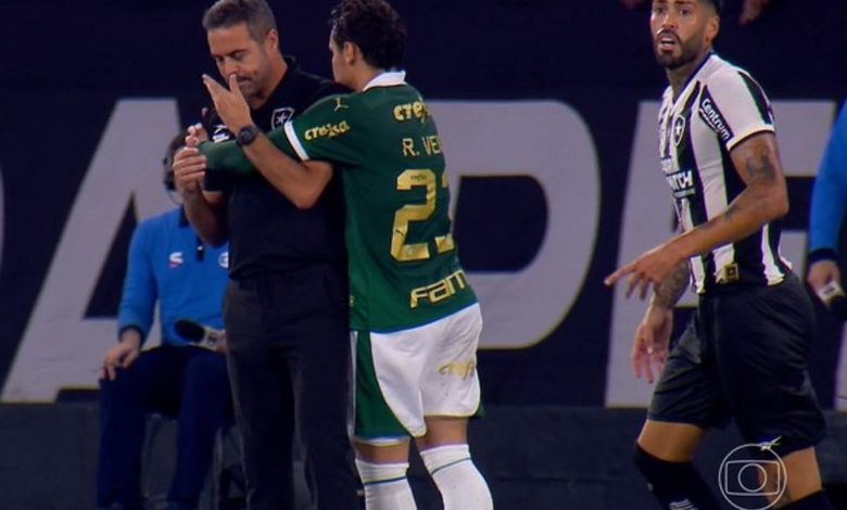 Veiga acerta bolada em Artur Jorge e torcida do Botafogo