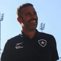 John Textor dá aval e Botafogo busca por lateral e zagueiro para qualificar elenco de Artur Jorge